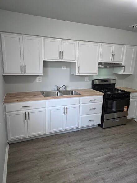 Building Photo - 5416 N 53rd St