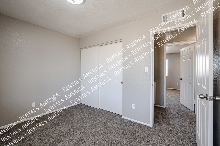 Building Photo - 1453 W Tonopah Dr