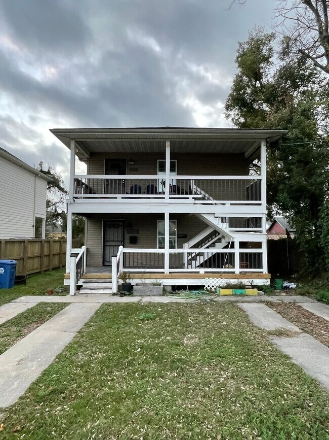 Building Photo - 8722-8722 Hickory St