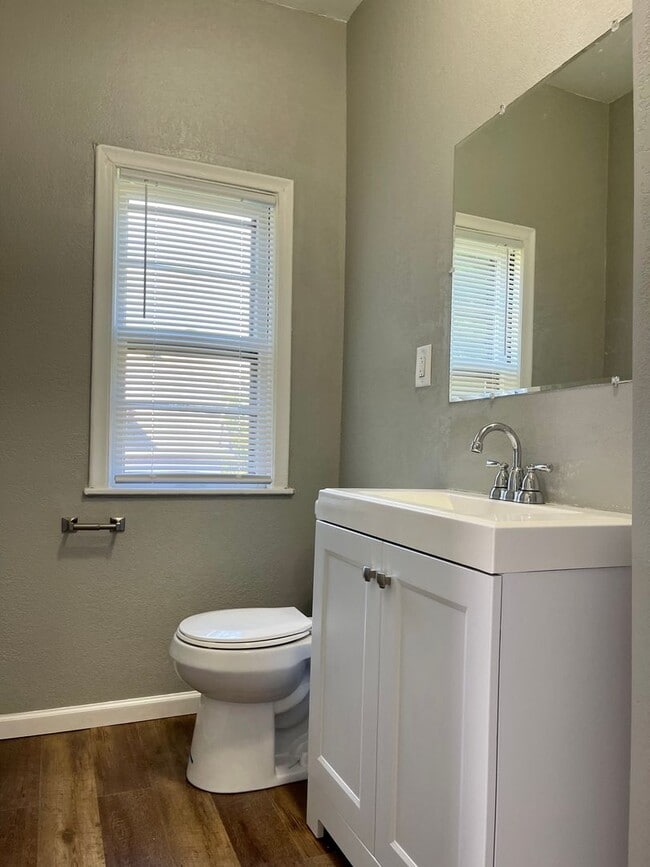 Building Photo - 1021 Hudson Rd