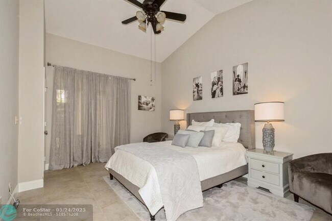 Building Photo - 4485 Carambola Cir N