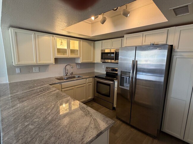 Building Photo - 3 bedroom 2 bath Home