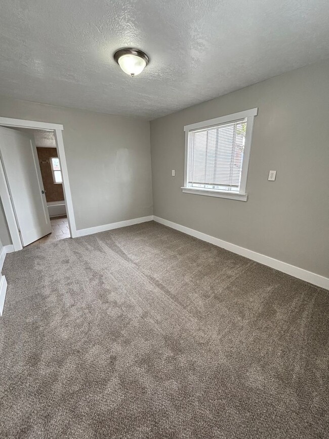 Building Photo - Beautiful 3 Bed 2 Bath Rental in Clearfiel...