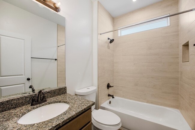 Building Photo - 646 N Sandy Talus Dr