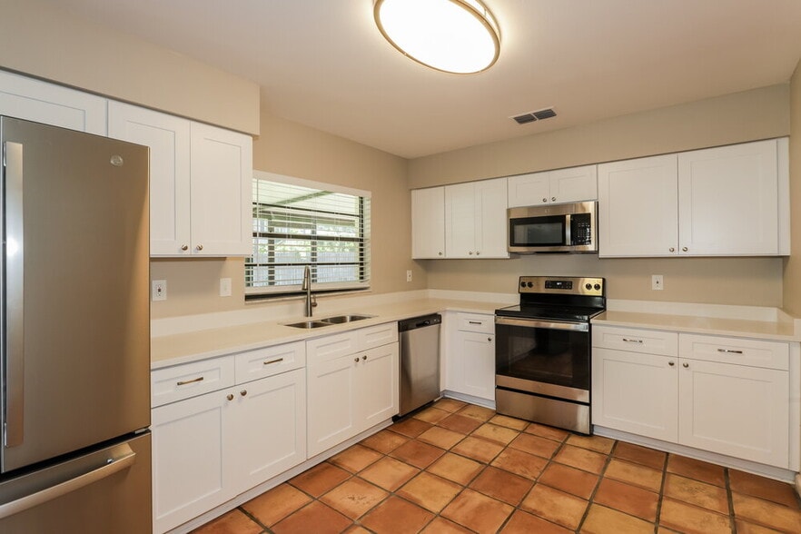 Building Photo - 1206 Letona Ln