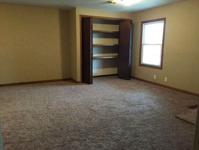 Building Photo - 105 Duesenberg Dr