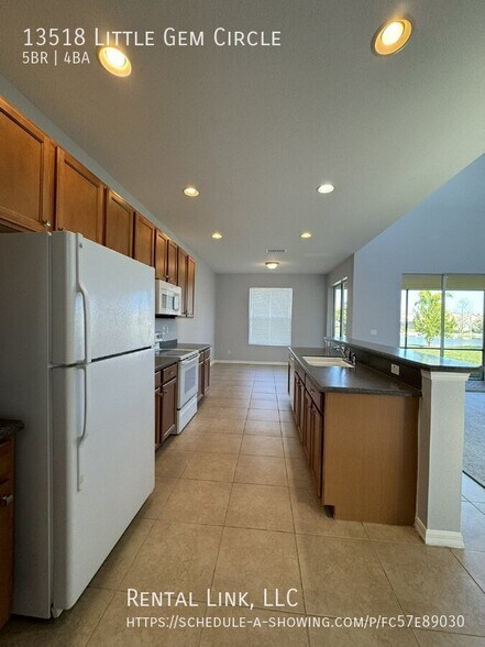 Building Photo - 13518 Little Gem Cir