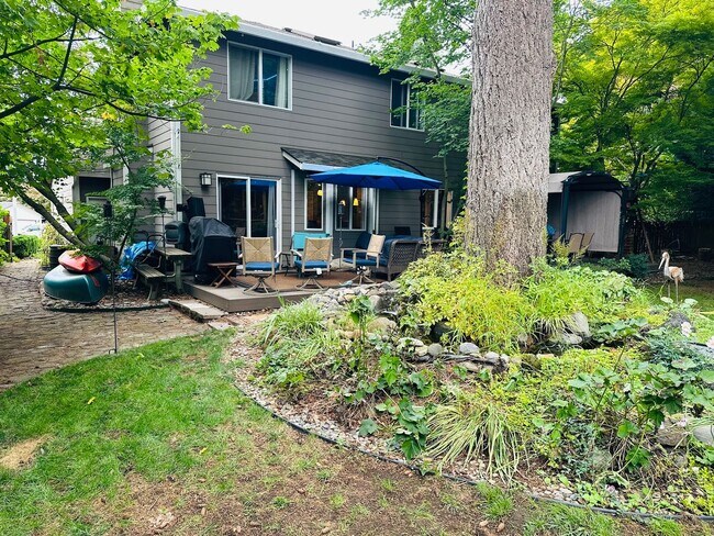 Building Photo - Beautiful Custom Newly Remodeled Home