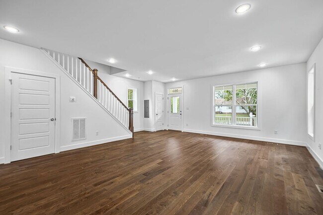 Building Photo - 504 1/2 Cheatwood Ave