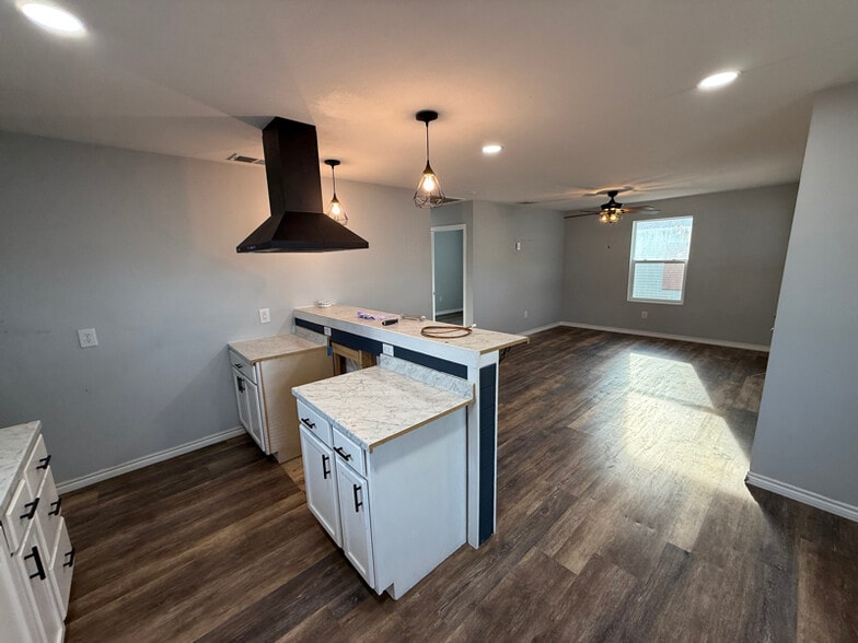 Building Photo - 411 W A Ave