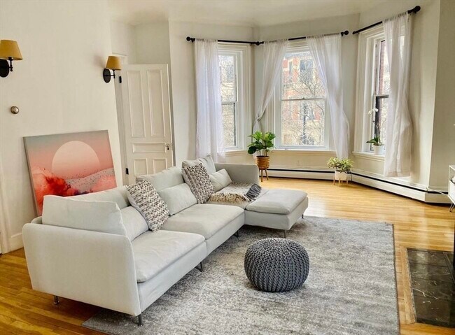 Building Photo - 351 Beacon St
