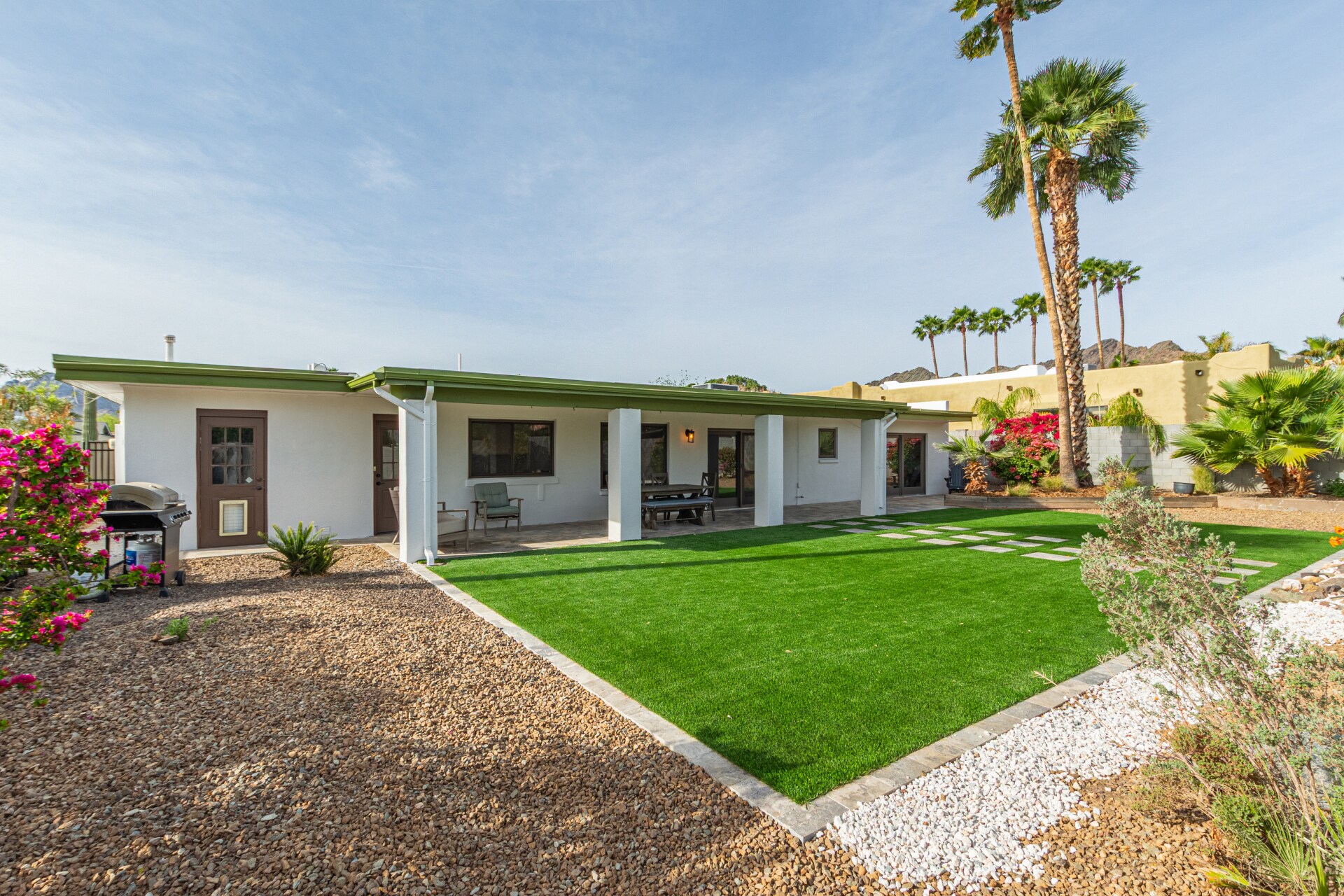 Building Photo - 2542 E Cochise Rd