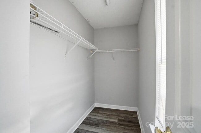 Building Photo - 2322 Pesca Ln