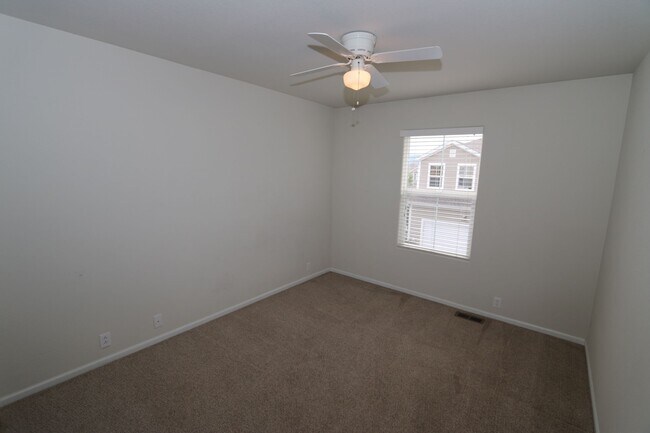 Building Photo - 3 bedroom townhome, NE Colorado Springs