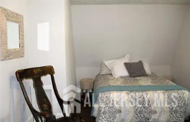 Building Photo - 272 Lake Ave