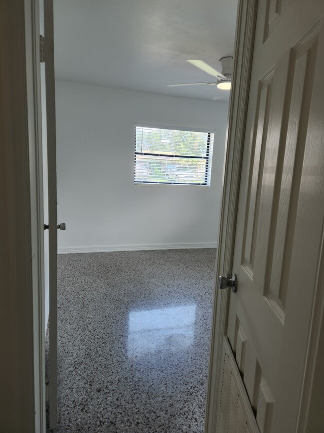 Building Photo - 1005 N Bracewell Dr