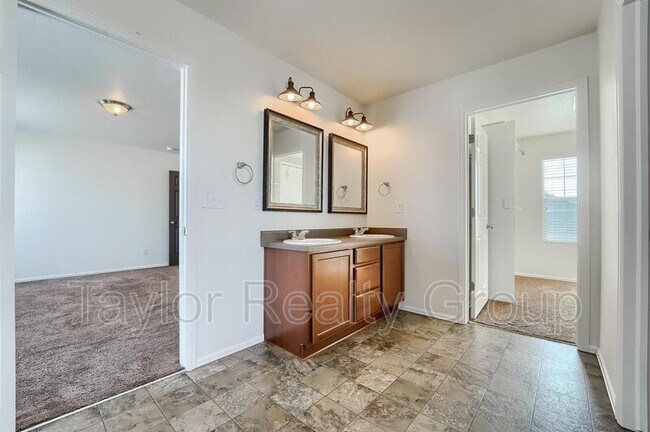 Building Photo - 2273 Saddle Back Ct