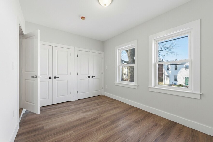 Building Photo - 3926 10th St NE