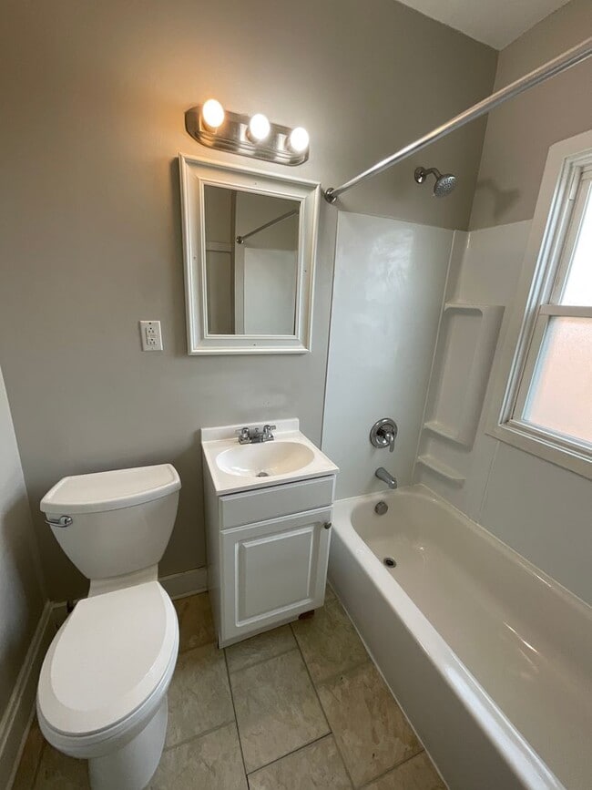 Building Photo - 19824 Pasnow Ave