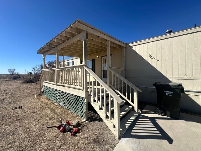 Building Photo - Horses Welcome to Single Wide on 1 Acre!