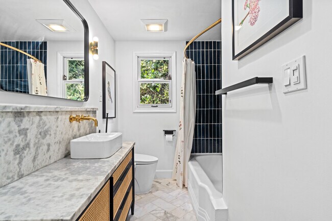 Building Photo - 10275 Oletha Ln