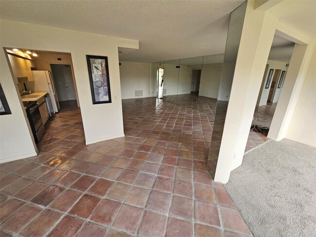 Primary Photo - 4770 Fountains Dr S