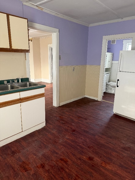 Building Photo - 12 Pine St