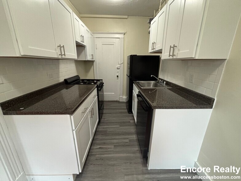 Building Photo - 462 Park Dr