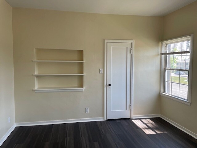 Building Photo - 803 W Glenoaks Blvd