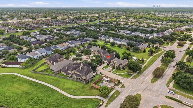 Building Photo - 5815 Creek Crossing Ct