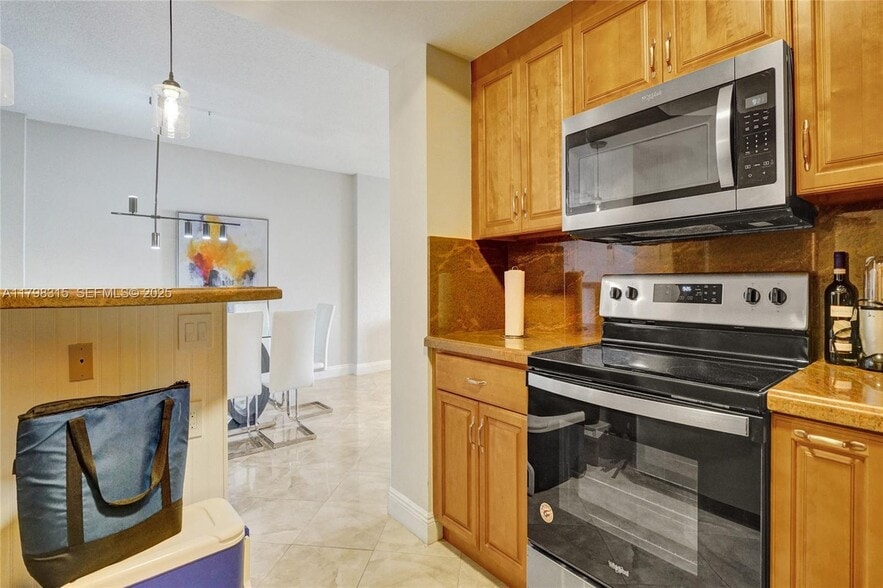 Building Photo - 1980 S Ocean Dr