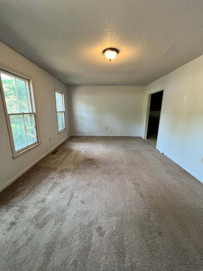 Building Photo - 503 W Fredericks St