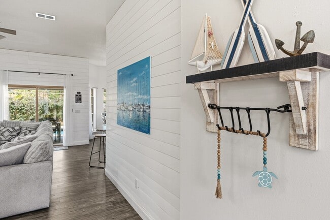 Building Photo - 329 Sailfish Cir