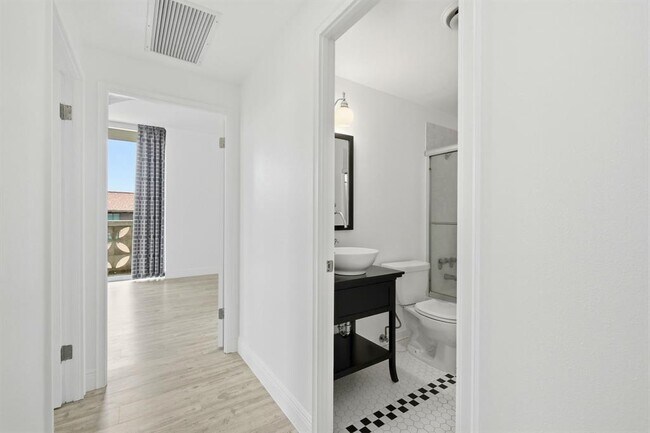 Building Photo - 1801 Lavaca St