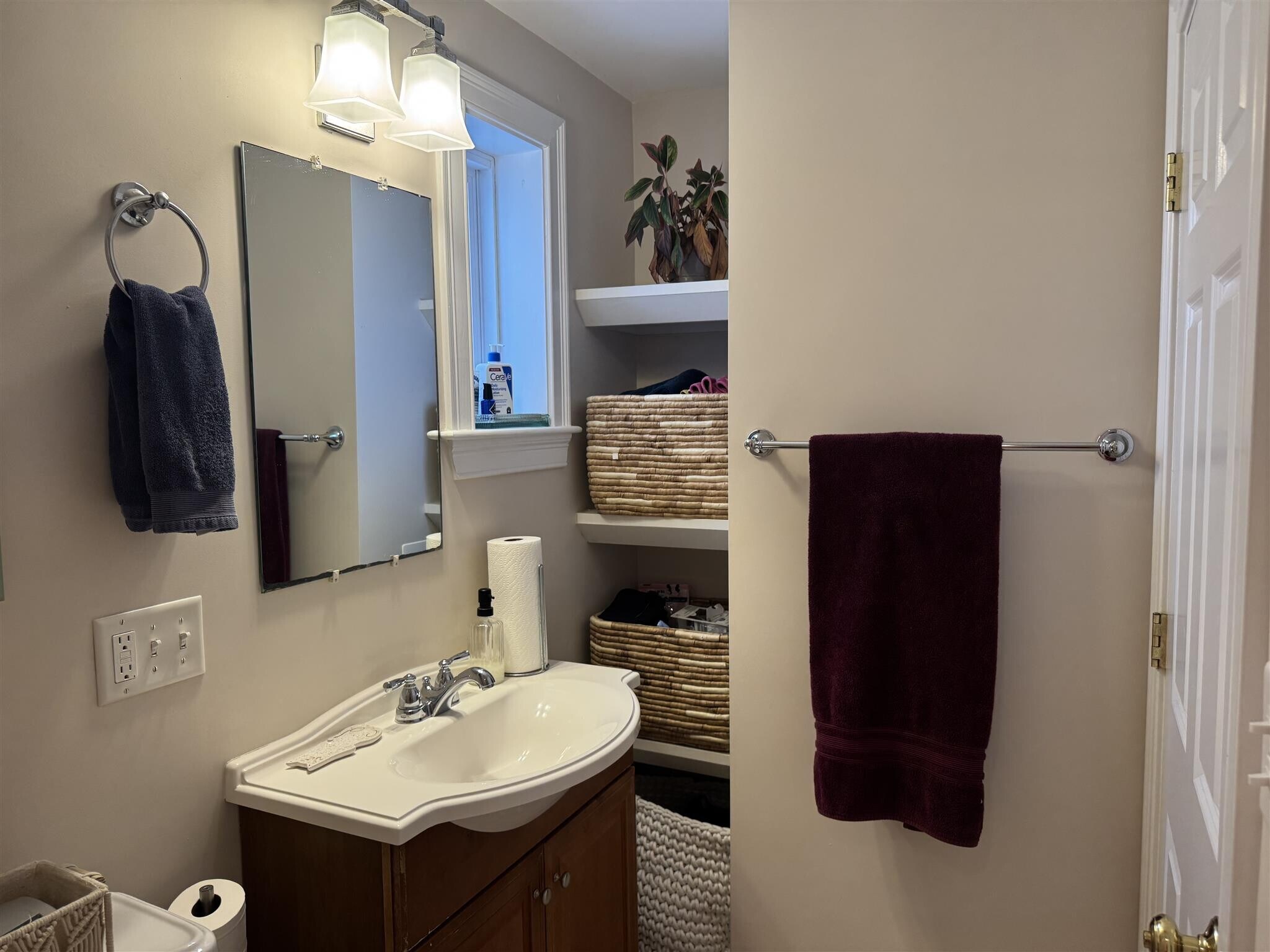 Building Photo - 11 Winthrop Ct