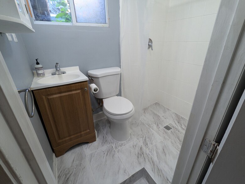 Building Photo - 517 Columbia Rd NW