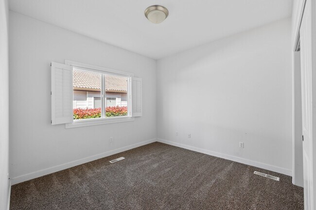 Building Photo - 143 Pine Lake Dr