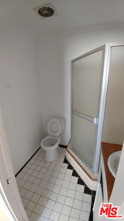 Building Photo - 4106 Rosewood Ave