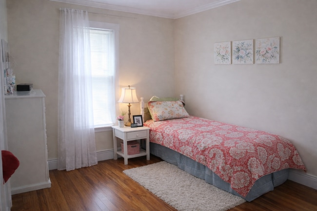 Building Photo - Bolivia St