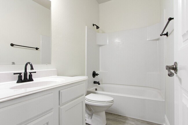 Building Photo - * MOVE IN SUMMER 7/25/2027 * 5 Bed 3 Bath, Short 5 Minute Walk to TCU Campus