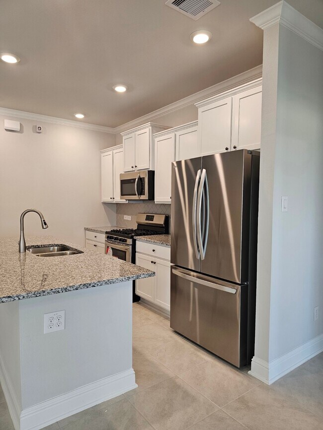 Building Photo - 400 Camino Bay Dr