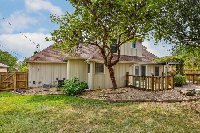 Building Photo - 5095 S Wanda Gray Ave