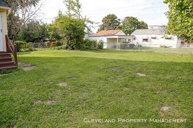 Building Photo - 11850 Summerland Ave