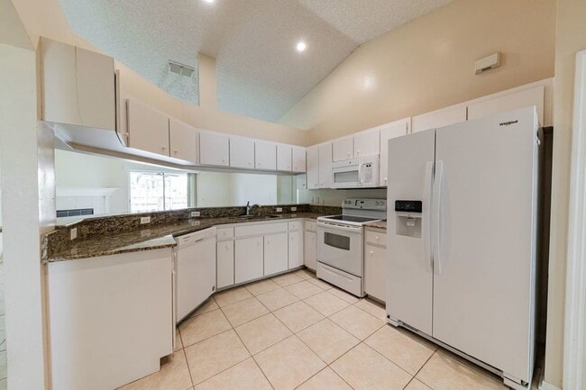 Building Photo - 517 Terranova Cir