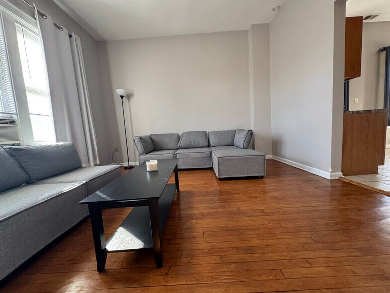 Building Photo - 1858 W 21st Pl