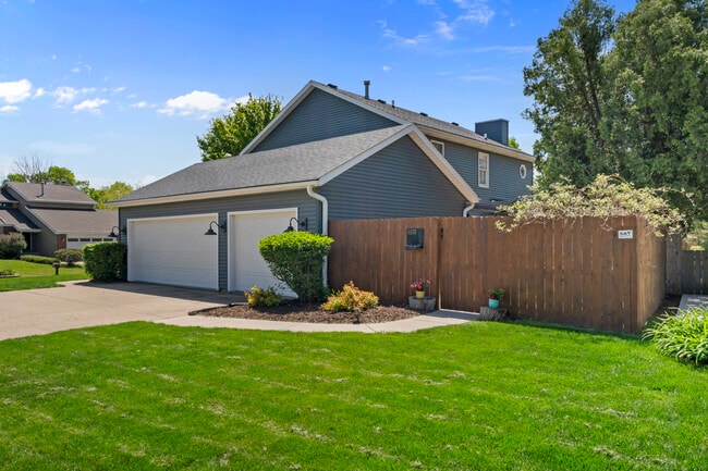 Building Photo - 4690 Lindbergh Dr
