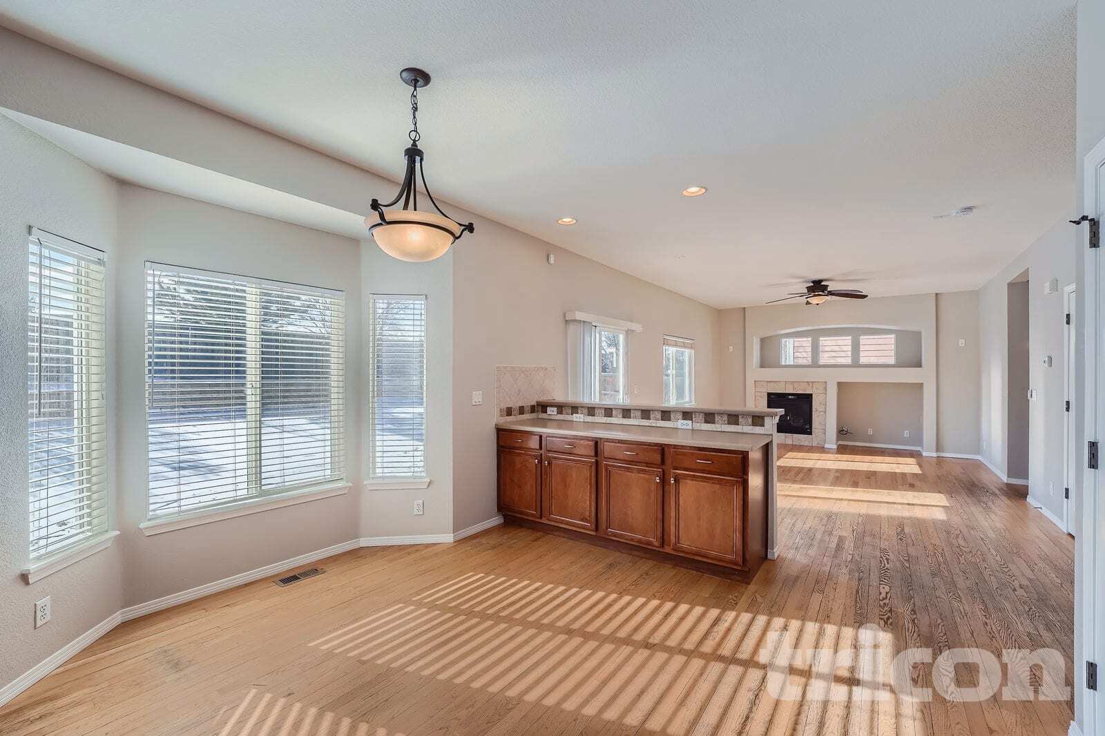 Building Photo - 1220 Sunset Way