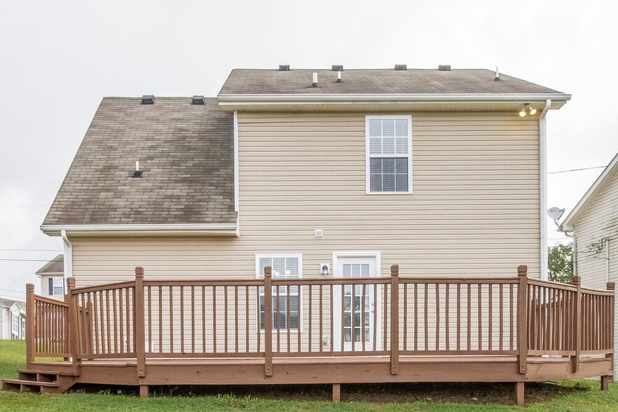 Building Photo - 1404 Priestshore Bay