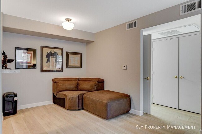 Building Photo - 555 E Silverado Ranch Blvd