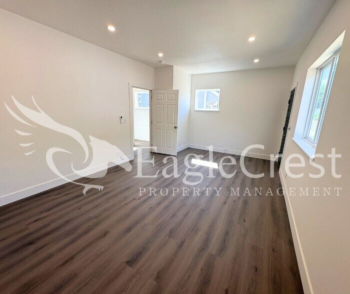 Building Photo - ANKENY
